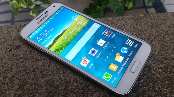 Samsung Galaxy S5 tendrá una versión en metal y otra en plástico