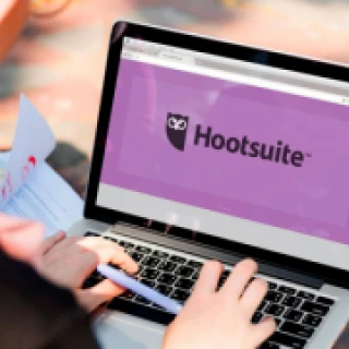 ¿Qué es Hootsuite y cuál es su uso en las redes sociales?